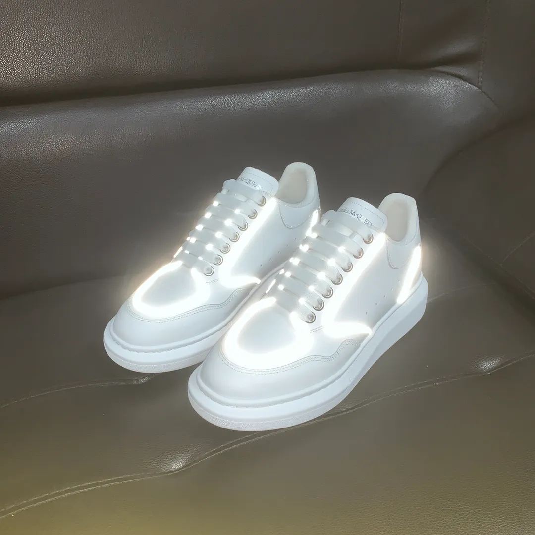 👟👟Ex-factory price 600👟👟 Professional McQueen factory. Top version. Couple style Alexander McQUEEN high version has been upgraded to the highest quality again✅ 💪McQueen Spring, Summer, Autumn and Winter top version Purchasing level✅ Recruiting nationwide online and offline agents to join🤝 🏆Fabric: Original materials imported from Italy. Texture, water-resistant and non-discoloring 🏆Inner lining: ️A-grade Italian imported lining resistant to dirt, sweat-absorbent, breathable and comfortable 🏆Foot pads: top-grade imported Italian super-soft cowhide leather 🏆Outsole: PU+counter 1:1 🏆Shoe box: original white box. Plus white flip cover for double-layer protection. Cloth bag. Handbag. Certificate of 1:1 mold opening, 4-piece set. Delivered with a pair of shoelaces. 🖕🏿🖕🏿🖕🏿 You can choose any pair of shoelaces in any color of our factory 🏆Code number: women's 34-41. men's 38-46 🏆Special remarks (women's code 34.40.41, men's code 38.45.46 is customized, no returns or exchanges) Win-win cooperation 🤝
